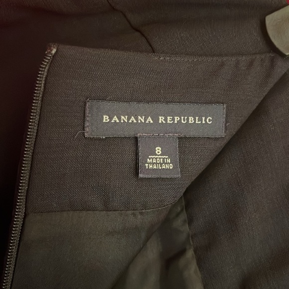 Banana Republic, midi flowy skirt with pleat in the front and invisible zipper. - Picture 3 of 3